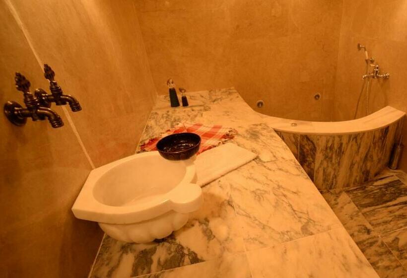 带阳台套房, Evanthia Cave Suites