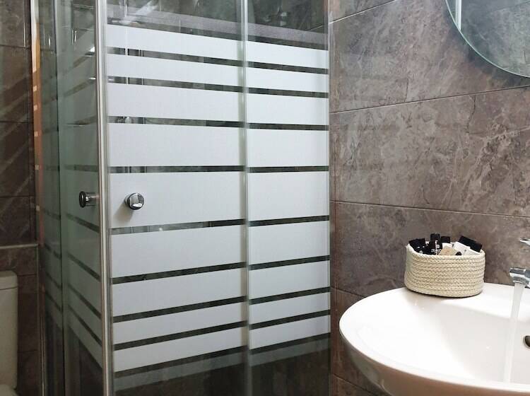 Chambre Triple Standard, Athina Résidence