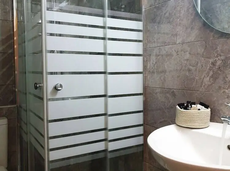 اتاق استاندارد سه نفره, Athina Résidence