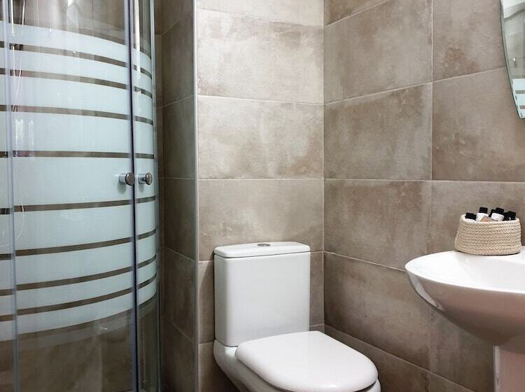 Chambre Quadruple Standard Vue Jardin, Athina Résidence