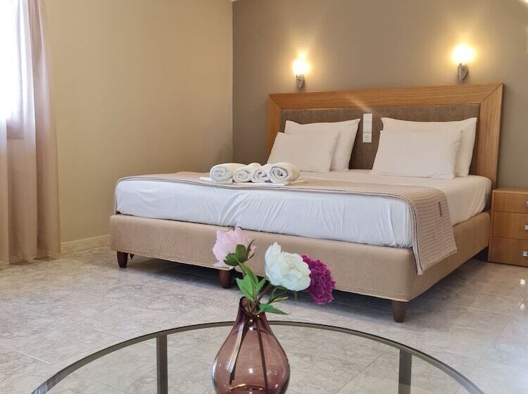 Chambre Quadruple Standard Vue Jardin, Athina Résidence