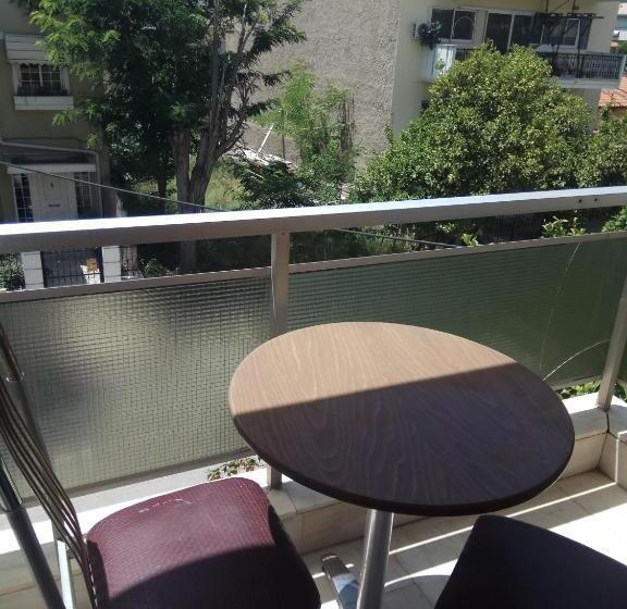 غرفة قياسية ثلاثية, Omiros