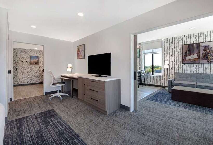 جناح ديلوكس سرير كينج, Auburn Hills