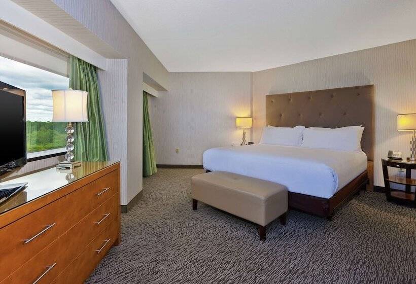 جناح, Auburn Hills