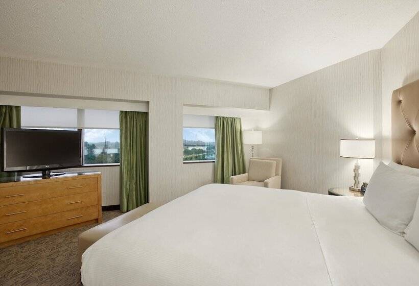 جناح, Auburn Hills