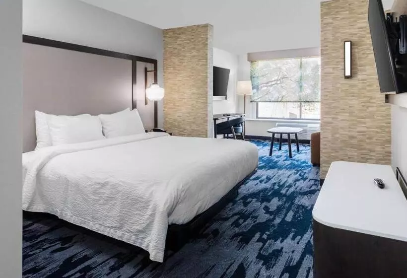 キングサイドベッドのスタンダードワンルーム, Fairfield Inn & Suites Springfield Enfield