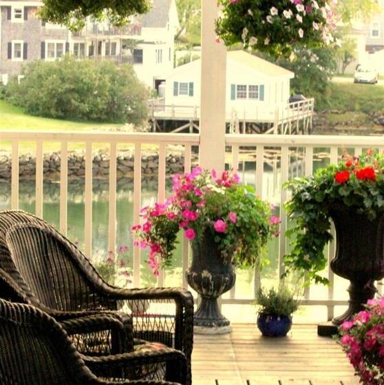 带观景和大床的豪华房间, Harbour Towne Inn On The Waterfront