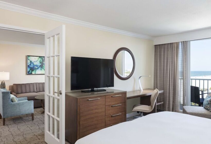 جناح, Hilton Clearwater Beach Resort & Spa