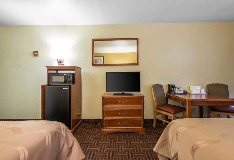 带2个双人床的标准工作室, Quality Inn Colorado Springs South