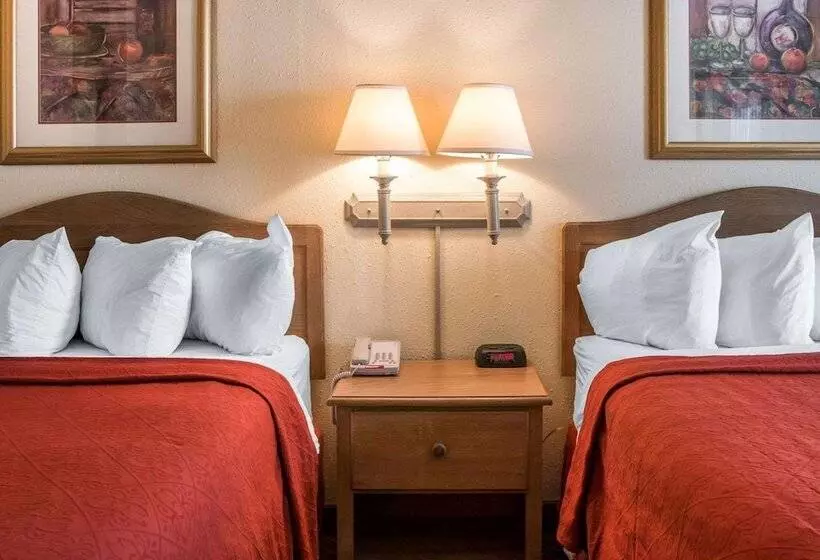 ２ダブルベッドのスタンダードルーム, Quality Inn & Suites Monroe