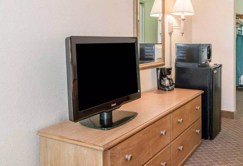 ２ダブルベッドのスタンダードルーム, Quality Inn & Suites Monroe