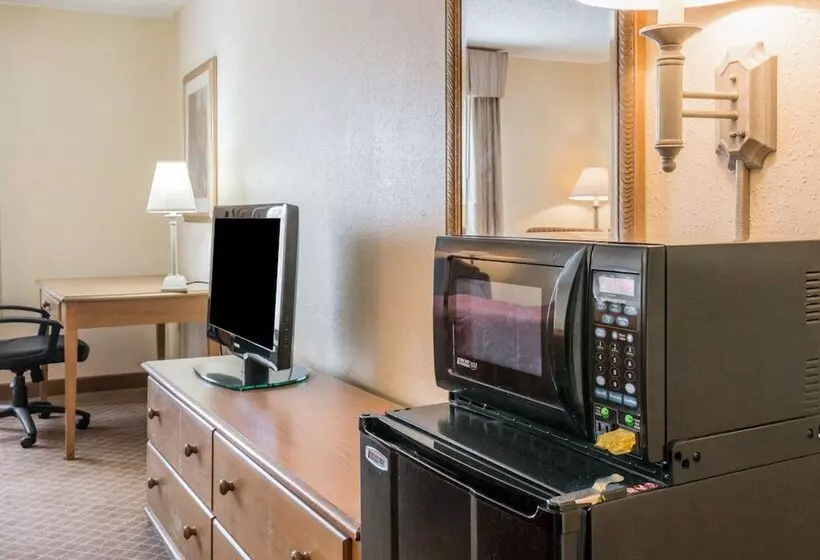 ２ダブルベッドのスタンダードルーム, Quality Inn & Suites Monroe