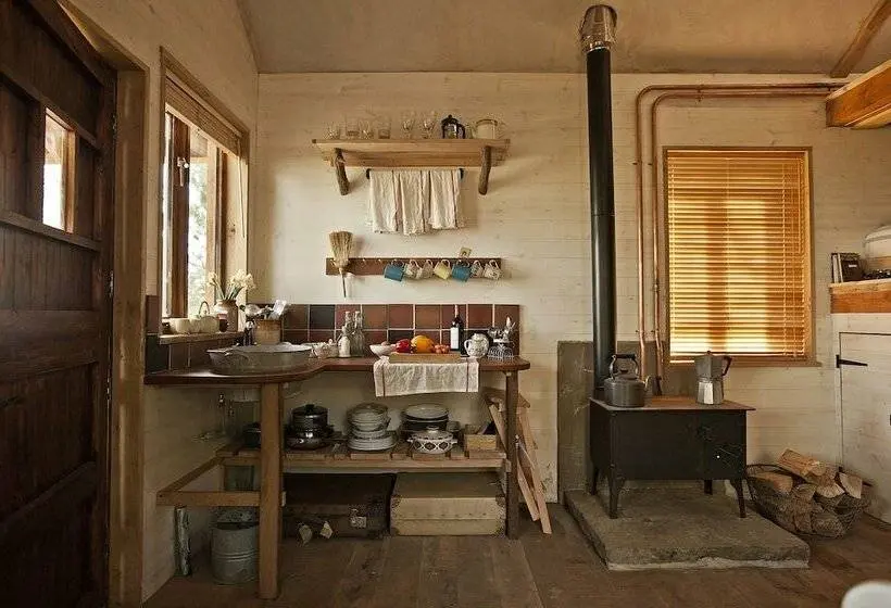 1ベッドルームハウス, Swinton Bivouac