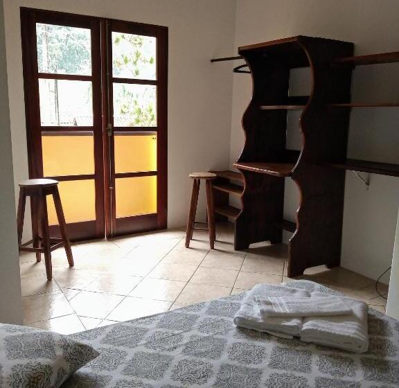 اتاق استاندارد با بالکن و چشم‌انداز دریا, Suites Brilho Do Sol