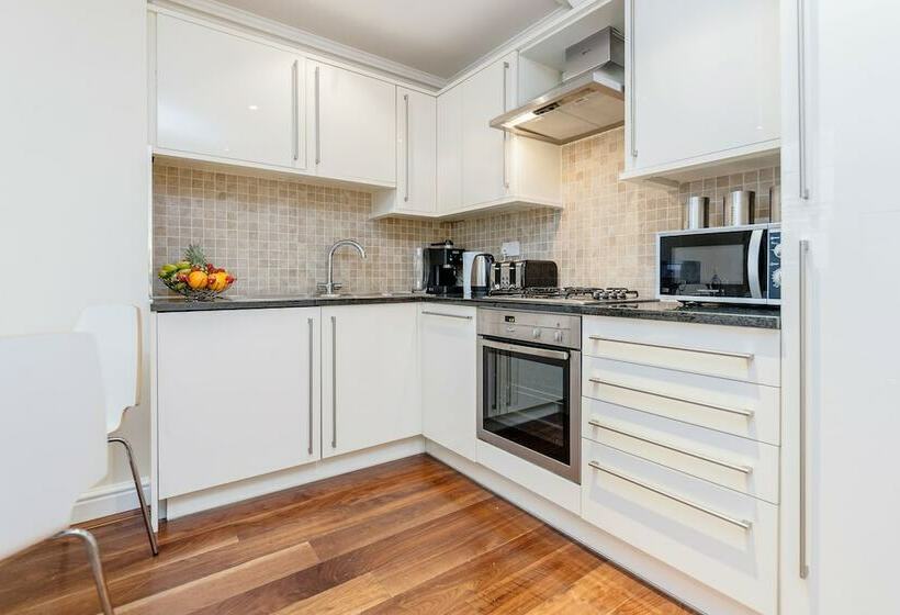 דירת נוחות 2 חדרים, Spectacular Strand Two Bed Apartment