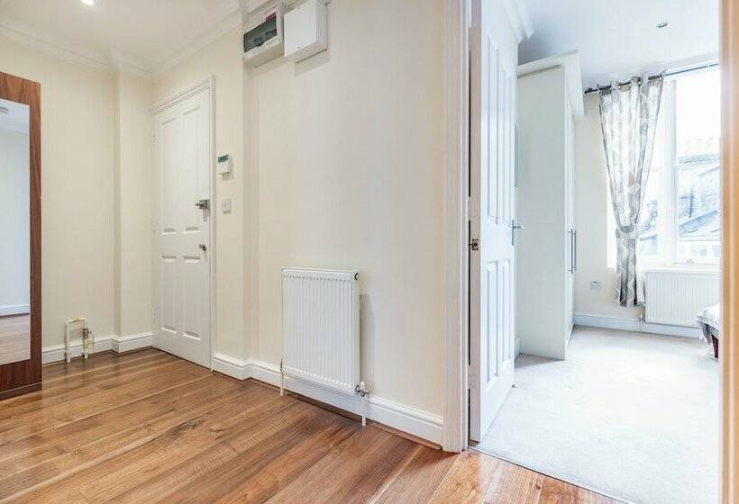 דירת נוחות 2 חדרים, Spectacular Strand Two Bed Apartment