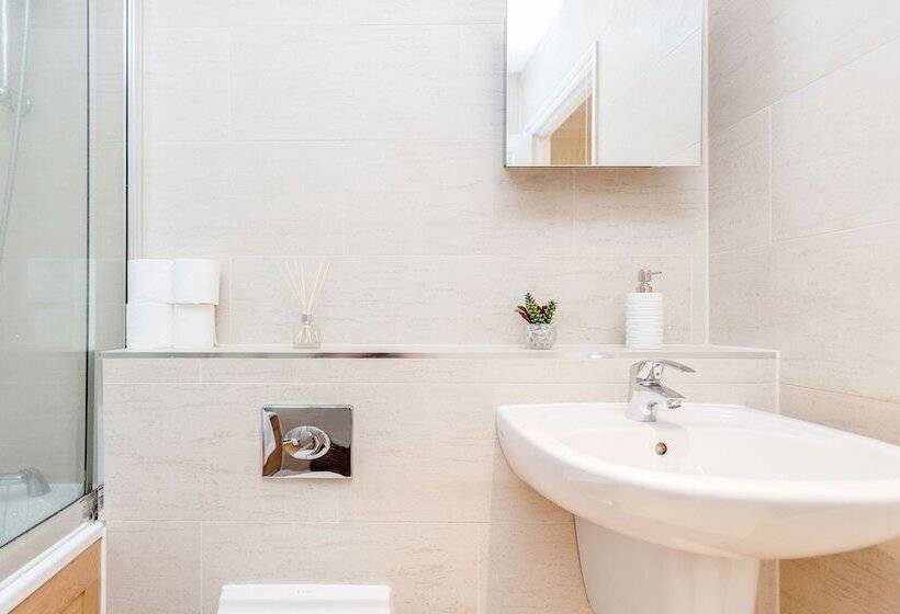 דירת נוחות 2 חדרים, Spectacular Strand Two Bed Apartment