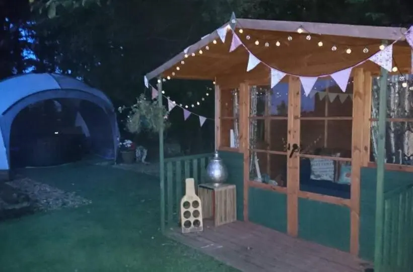 スタンダードルーム, Glamping With Llamas