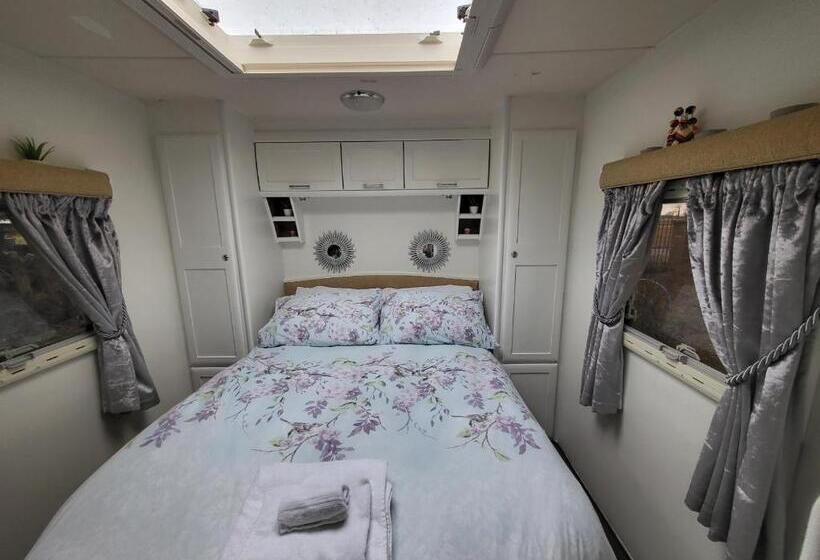 חדר סטנדרט, Glamping With Llamas