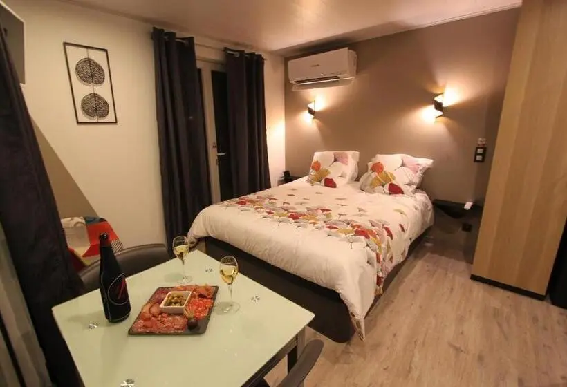 デラックスルーム, La Chambre Des Onglous