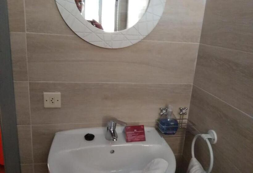 Четырехместный Номер Стандарт, Hostal Restaurante Milenium