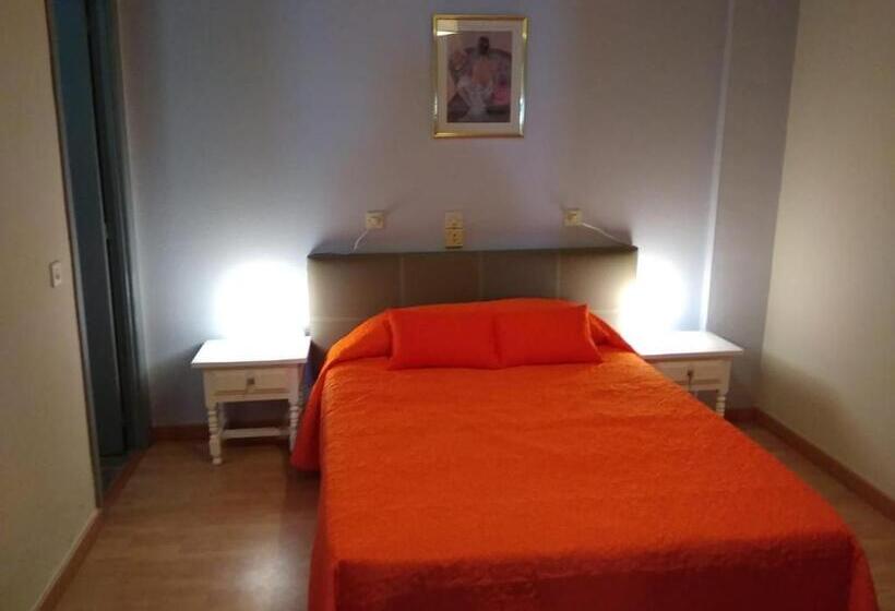 Quarto Quádruplo Estandar, Hostal Restaurante Milenium