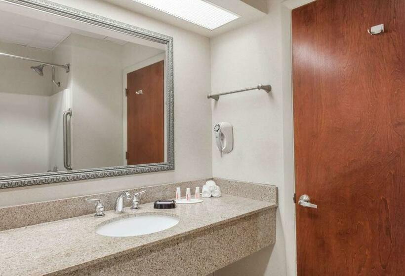 Номер Стандарт 2 Двуспальные Кровати, Baymont By Wyndham Madisonville