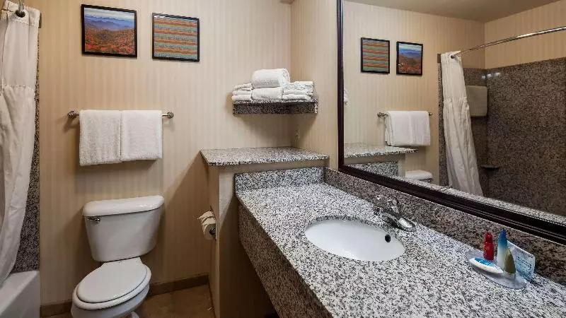 キングサイズベッドのスタンダードルーム, Doubletree By Hilton Hotel Rocky Mount