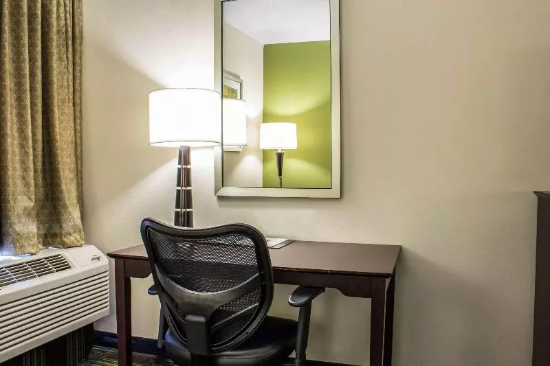 キングサイズベッドのスタンダードルーム, Econo Lodge Ankeny   Des Moines