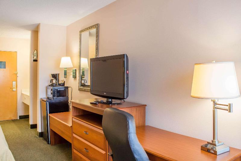 اتاق استاندارد با تخت بزرگ, Econo Lodge Raleigh Near Walnut Creek Amphitheatre