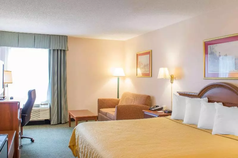 اتاق استاندارد با تخت بزرگ, Econo Lodge Raleigh Near Walnut Creek Amphitheatre