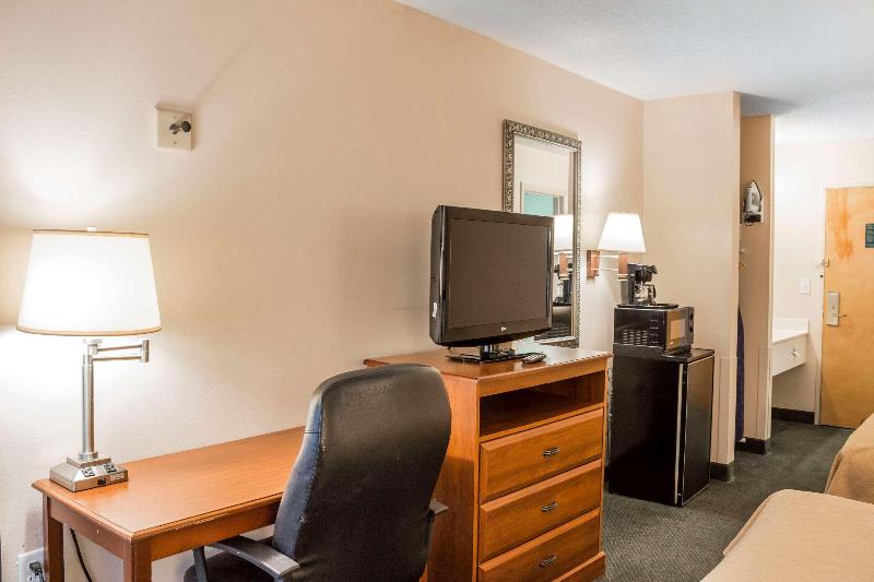 اتاق استاندارد با تخت بزرگ, Econo Lodge Raleigh Near Walnut Creek Amphitheatre