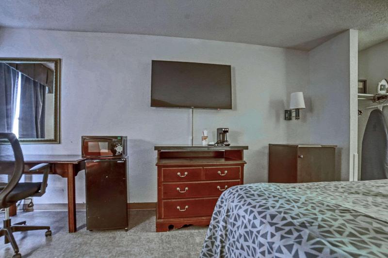 Стандартный Номер Кровать Кинг, Econo Lodge Raleigh Near Walnut Creek Amphitheatre