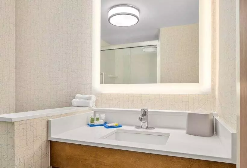 اتاق استاندارد با 2 تخت دوبل, Holiday Inn Express Cruise Airport, An Ihg