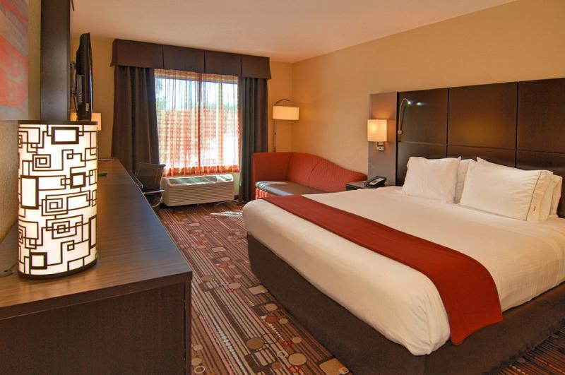 带大床的标准间, Holiday Inn Express Cruise Airport, An Ihg