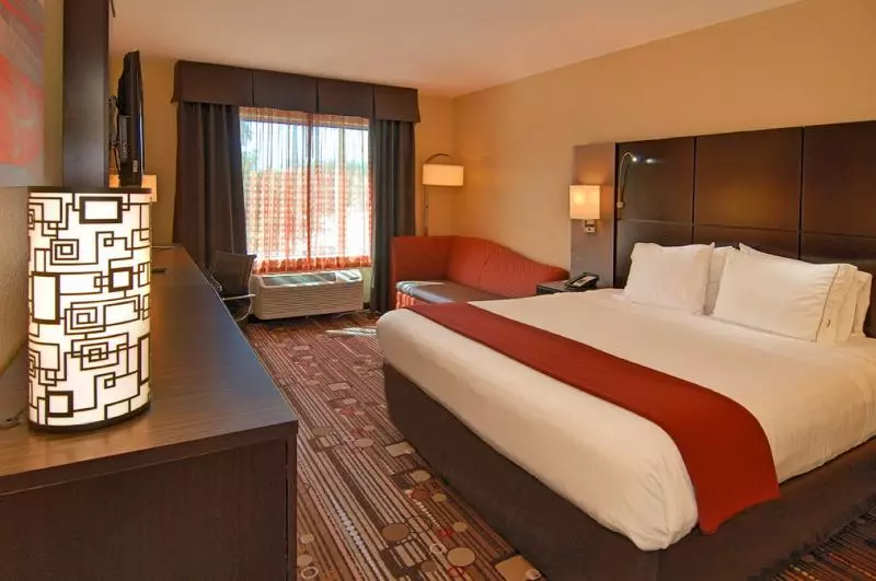 اتاق استاندارد با تخت بزرگ, Holiday Inn Express Cruise Airport, An Ihg