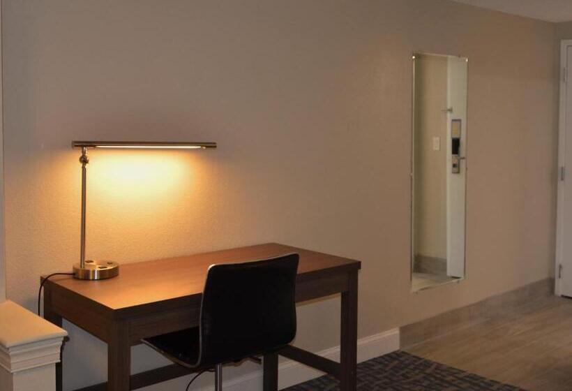 带大床的行政房间, Opal Hotel & Suites