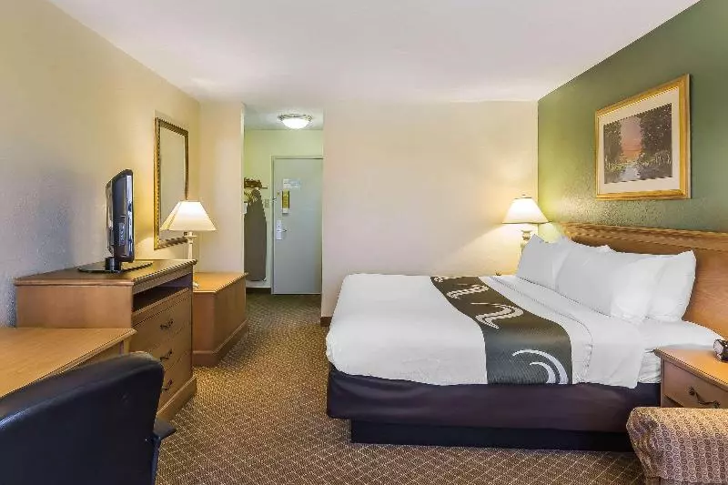 キングサイズベッドのスタンダードルーム, Quality Inn
