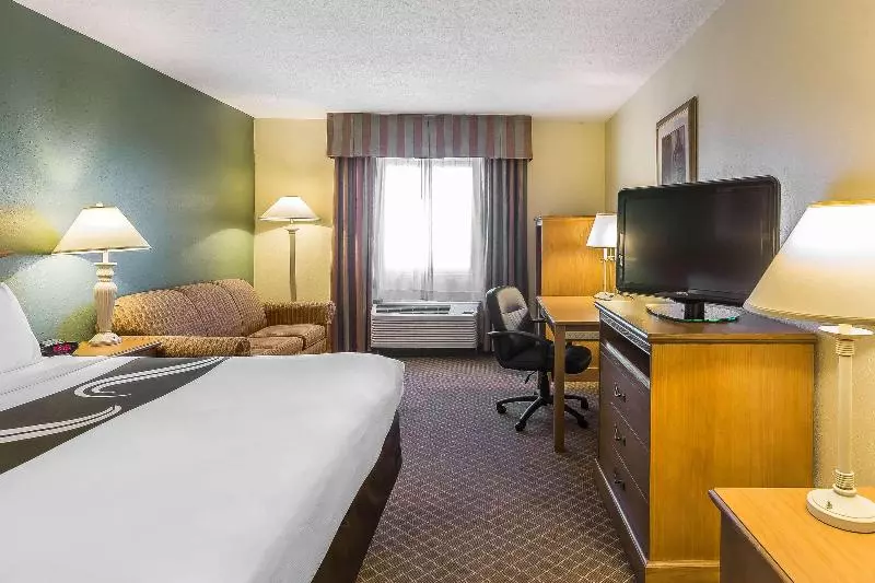 キングサイズベッドのスタンダードルーム, Quality Inn
