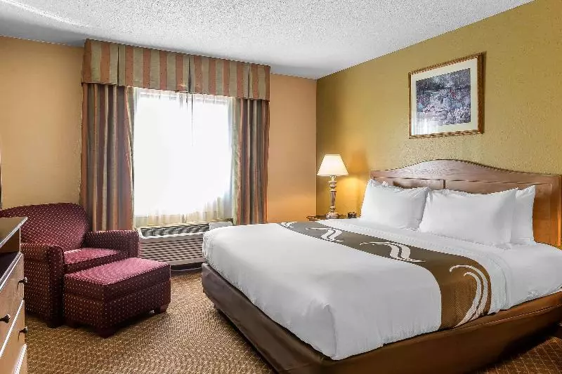 キングサイズベッドのスイートルーム, Quality Inn