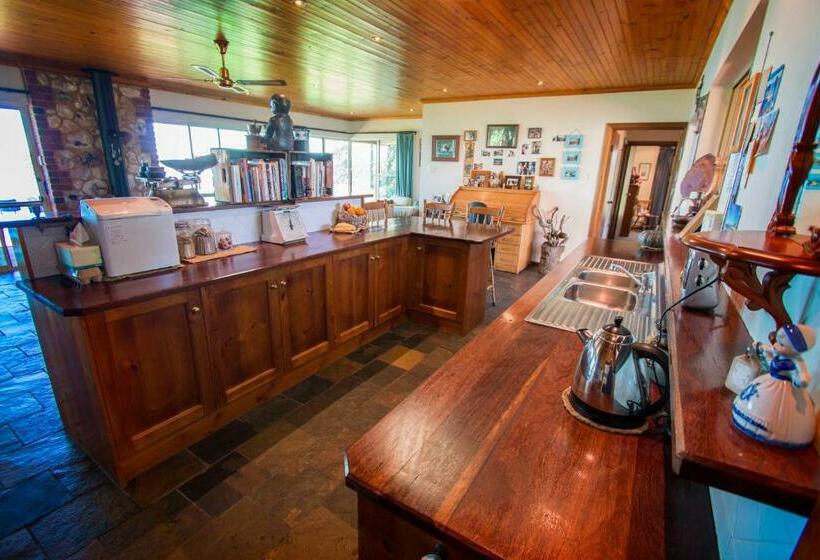 家庭间, Jury Road