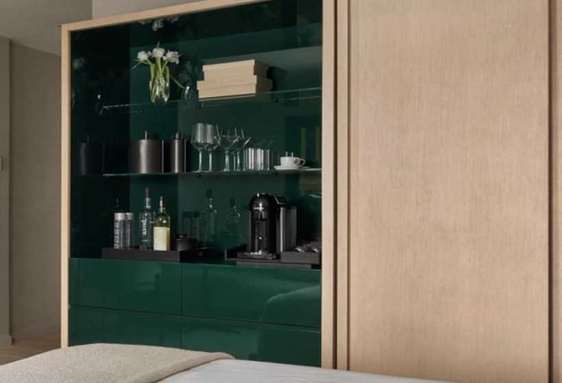 Номер Deluxe, Aka Alexandria