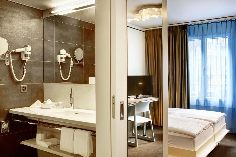 장애인을 위한 킹사이즈 침대 스탠다드 룸, Clarion Hotel & Conference Center Leesburg