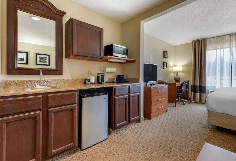 جناح, Comfort Inn & Suites Black River Falls I94