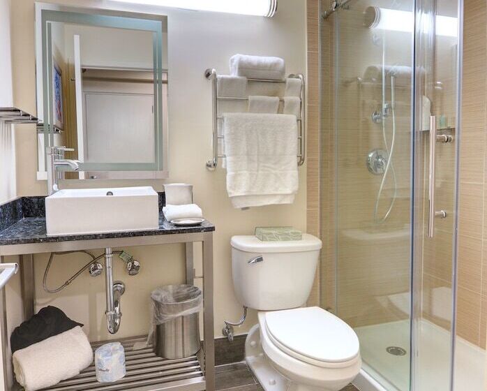 غرفة قياسية سرير ملكى, Guy Harvey Resort On Saint Augustine Beach