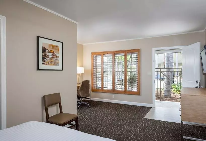 سوییت, Holiday Inn Express And Suites La Jolla Windansea Beach, And Ihg