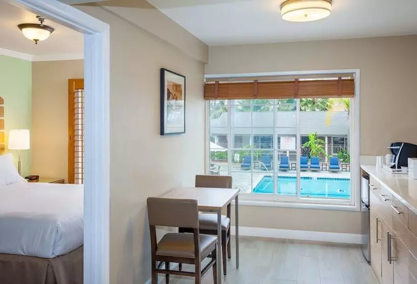سوییت, Holiday Inn Express And Suites La Jolla Windansea Beach, And Ihg