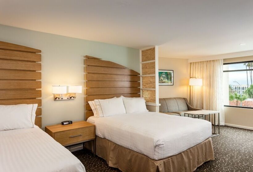 Студио Стандарт с Видом, Holiday Inn Express And Suites La Jolla   Windansea Beach, And Ihg