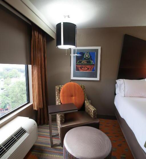 带大床的标准间, Holiday Inn Express Atlanta Galleria Ballpark Area, An Ihg