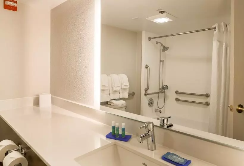 身障者適用スタンダードルーム, Holiday Inn Express Milwaukee   West Medical Center, An Ihg